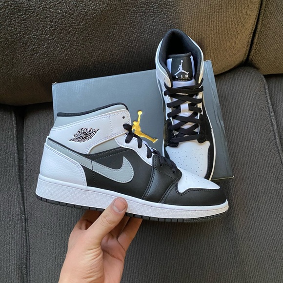 Jordan 1 Mid White shadow size 6.5y